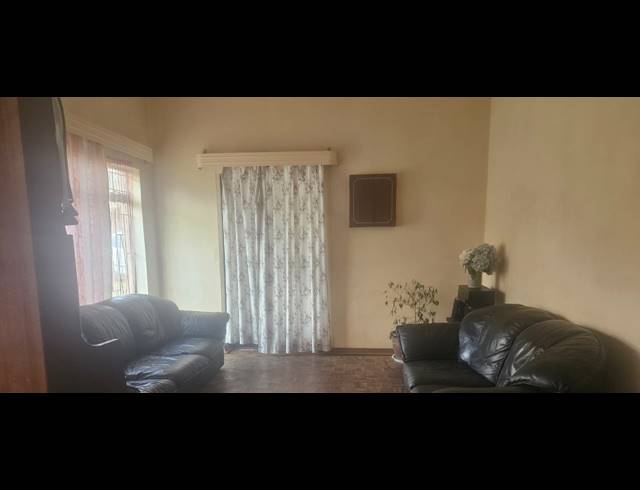 2 BEDROOM HOUSE FOR SALE IN RENSBURG